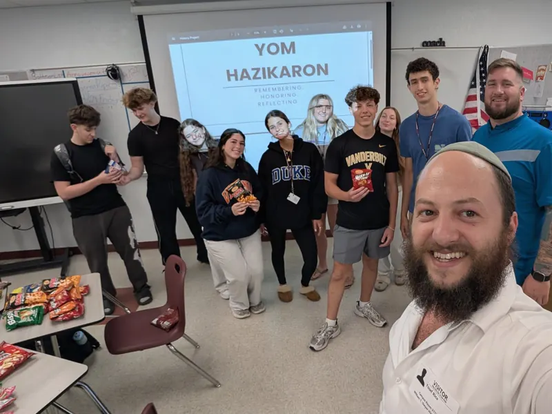 Teens at a Yom HaZikaron program in their school club